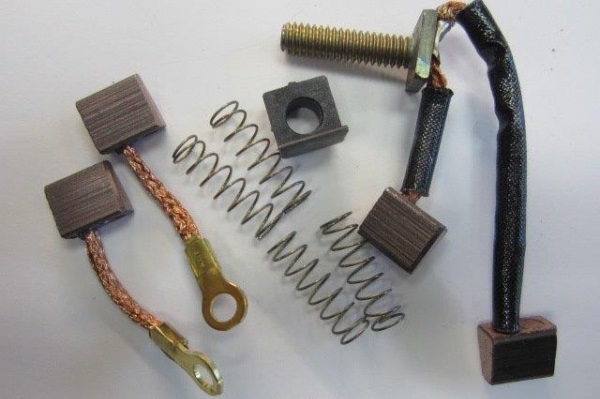 385952, ЩЁТКИ(Электрографитовые), ПРУЖИНЫ В КОМПЛЕКТЕ